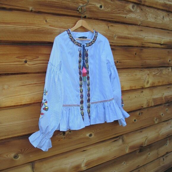 NWOT Blue White Embroidered Top - Picture 4 of 10